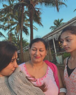Heer Kaur Instagram - A lifetime isn’t enough to thank you for what you’ve done for me.. I’m so proud of being your daughter, sibling and especially friend❤️, my emotional barometer and my guidance.. Happy women’s day to you both