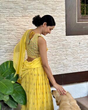 Heer Kaur Instagram - Dssso lehnga pavan kehre rang daa👀💛??? #diwali