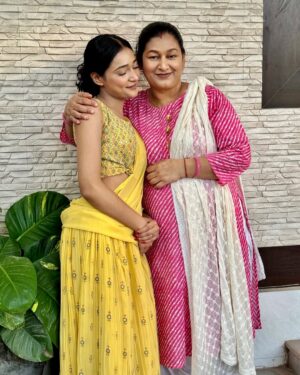 Heer Kaur Instagram - Dssso lehnga pavan kehre rang daa👀💛??? #diwali