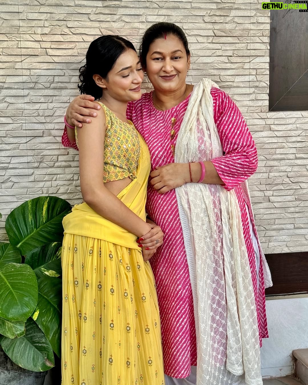 Heer Kaur - 1.5K Likes - Dssso lehnga pavan kehre rang daa👀💛??? #diwali
