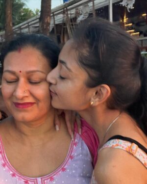 Heer Kaur Instagram - A lifetime isn’t enough to thank you for what you’ve done for me.. I’m so proud of being your daughter, sibling and especially friend❤️, my emotional barometer and my guidance.. Happy women’s day to you both
