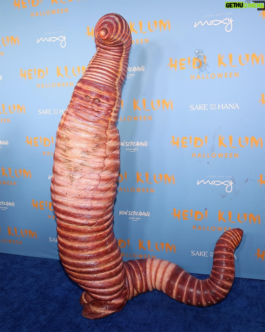 Heidi Klum - 28.5K Likes - Would you still love me if I were a worm? 🪱🐛 #HeidiHalloween 2022