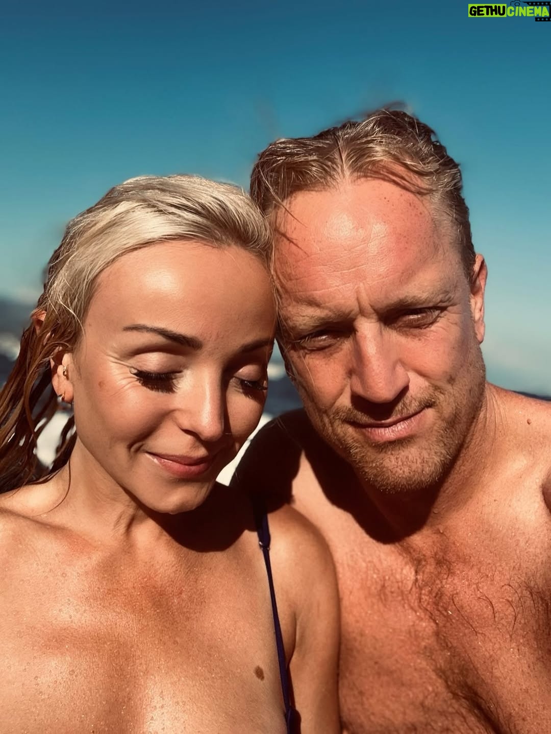 Helen George - 11.4K Likes - An Italian summer; celebrating my dearest friends, cave swimming and pistachio gelato

📷 @daninnes ♥️