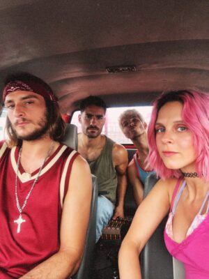 Helena Caldeira Instagram - Carrossel cor-de-rosa para avisar que os Rapexinhos voltam daqui a 1 mês ! 🌸

RABO DE PEIXE T2
17 de Outubro
@netflixpt 

Pink carousel to announce that the Rapexinhos will be back in 1 month! 🌸

TURN OD THE TIDE S2
October 17Th

@augusto_fraga_director 
@ukbarfilmes 
@engersportelli