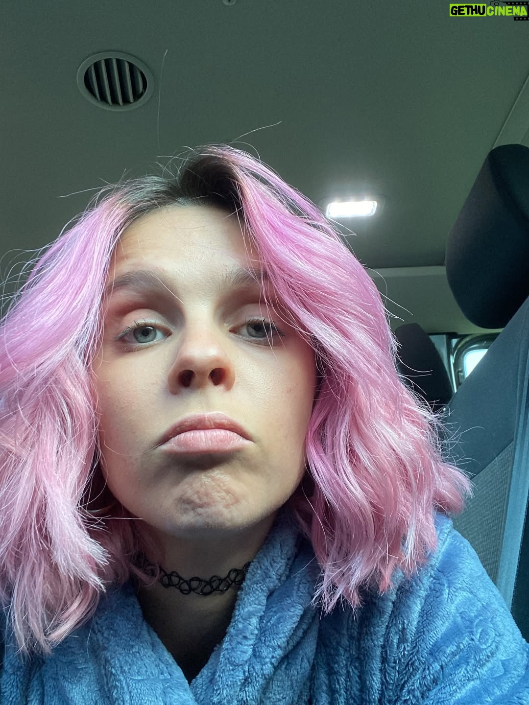 Helena Caldeira - 4.7K Likes - Carrossel cor-de-rosa para avisar que os Rapexinhos voltam daqui a 1 mês ! 🌸

RABO DE PEIXE T2
17 de Outubro
@netflixpt 

Pink carousel to announce that the Rapexinhos will be back in 1 month! 🌸

TURN OD THE TIDE S2
October 17Th

@augusto_fraga_director 
@ukbarfilmes 
@engersportelli