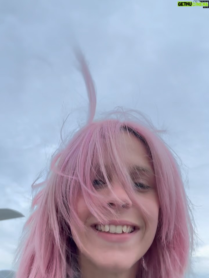 Helena Caldeira - 4.7K Likes - Carrossel cor-de-rosa para avisar que os Rapexinhos voltam daqui a 1 mês ! 🌸

RABO DE PEIXE T2
17 de Outubro
@netflixpt 

Pink carousel to announce that the Rapexinhos will be back in 1 month! 🌸

TURN OD THE TIDE S2
October 17Th

@augusto_fraga_director 
@ukbarfilmes 
@engersportelli