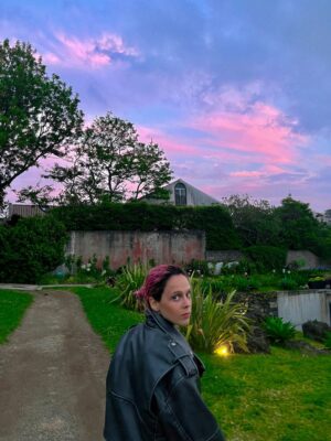 Helena Caldeira Instagram - Carrossel cor-de-rosa para avisar que os Rapexinhos voltam daqui a 1 mês ! 🌸

RABO DE PEIXE T2
17 de Outubro
@netflixpt 

Pink carousel to announce that the Rapexinhos will be back in 1 month! 🌸

TURN OD THE TIDE S2
October 17Th

@augusto_fraga_director 
@ukbarfilmes 
@engersportelli