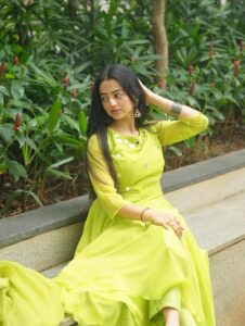 Actress Helly Shah HD Photos and Wallpapers October 2025