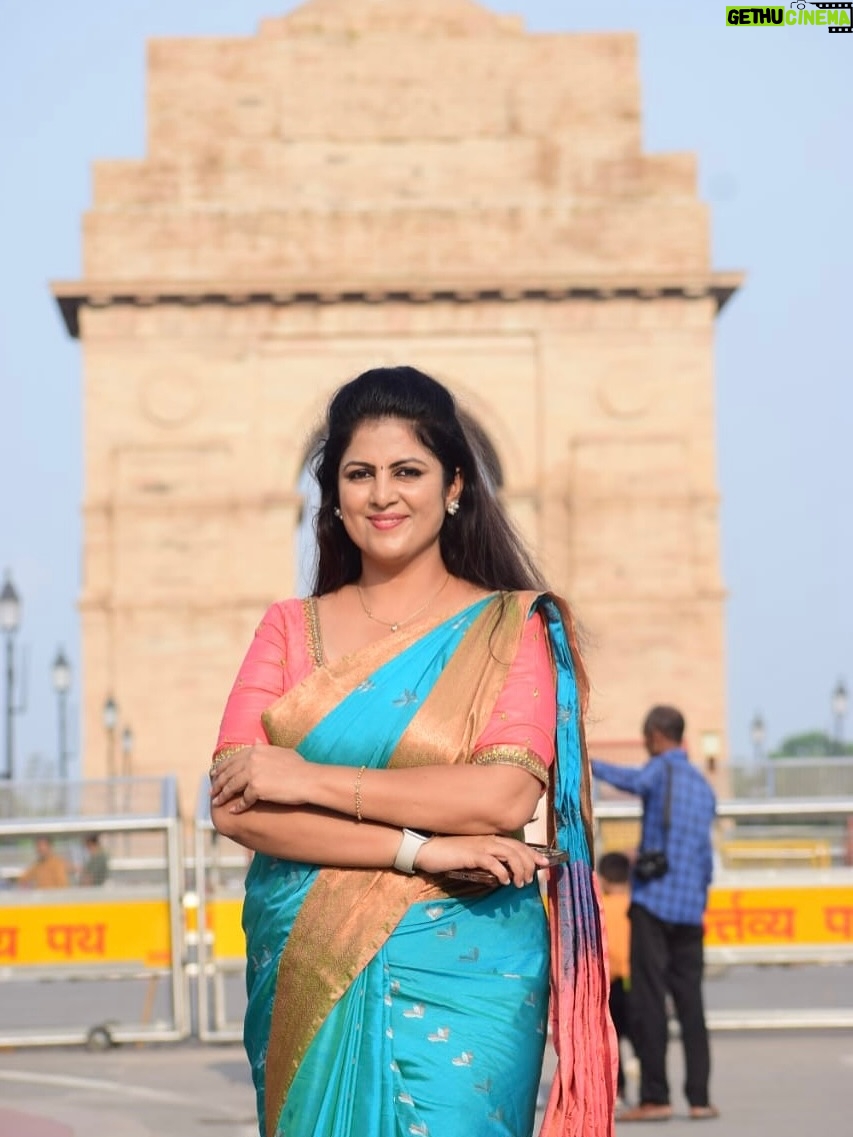 Hemalatha M - 1.8K Likes - Lost in the charm of Delhi’s hustle, history & heart ❤️🌆

#hemarakesh #delhi #delhidays #travelwithhemarakesh