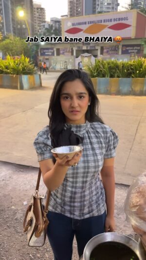 Hemall Soni Instagram - Kyaa aapko lagta hain saach main uska nuksan hua hain? 🤣
.
.
.
.
.
.
.
📸 @notladbible
.
.
.
.
.
.
#trending #trend #reels #panipuri #bhaiya #saiya #explorar #insta #reelitfeelit #insta #relatable #comedy #comedyvideos #funny #funnymemes #saiyabanesaiya #haha #fun #lol #girls #willbegirls #panipurilovers