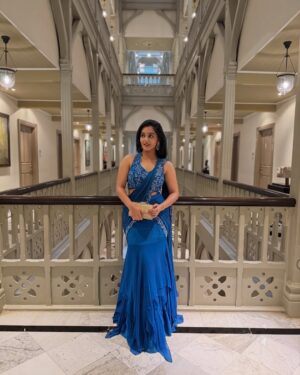 Hemall Soni Instagram - Ghar ki lakshmi, but also the showstopper❤️🔥
.
.
.
.
Wearing - @yaasaofficial
📸 @zokandetanmay @amysyncpix @click_vlick_photography
.
.
.
.
.
.
#traditional #showstopper #show #fashion #blue #colour #influencer #styleinspo #designer #saree #sareelove #modern #banibani #kareenakapoor #desi #indian #pose #queen