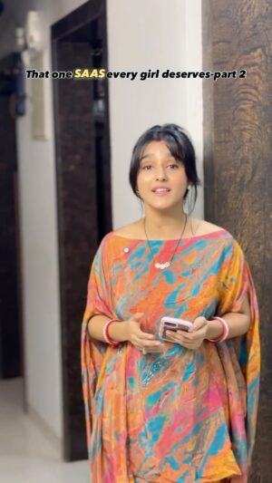 Hemall Soni Instagram - Maa jaisi saas🤍
.
.
.
.
.
.
📸 @crazyy_bantya
.
.
.
.
.
#saas #bahu #bond #pyaar #support #caring #loving #maa #deserve #reel #touching #trending #part2 #hemallsoni