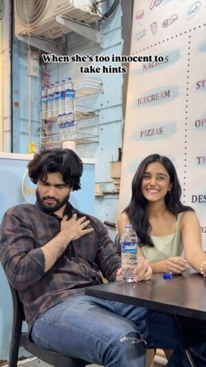 Hemall Soni Instagram - Aapki masoomiyat ko dekhke hints bhi sharma gaye! 🙈💀
.
.
.
.
.
.
📸 @notladbible
.
.
.
.
.
.
.
#hints #innocent #girls #funny #comedy #relatable #trending #instamood #bf #gf #reelitfeelit #iphone14promax #funnyreel