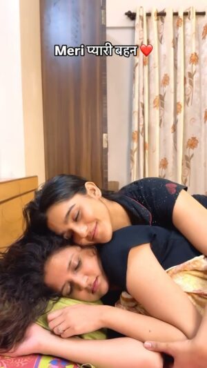 Hemall Soni Instagram - Ek Hazaaron Mein Meri BEHENA Hai ❤️🧿
(Jigra, Sister goals, Sisterhood, Trending audio, Relatable)
#jigra #sisterlove #behen #sisterhood #cutefight #trendingreels #reelitfeelit #reelkarofeelkaro #trendingnow #relatablepost #explorepage #sisterlove❤️