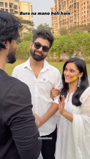 Hemall Soni Instagram - Bestfriend rocked, boyfriend shocked 😂
.
.
.
.
.
.
📸 @notladbible
.
.
.
.
.
.
.
#holi #happyholi #holivibes #holihai #buranamaanoholihai #bff #bestfriend #rocked #boyfriend #shocked #lol #moment #funny #comedy #comic #comedy #fun #relatable #trending #reelitfeelit #explore #réel