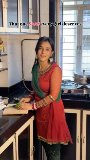 Hemall Soni Instagram - Hain na girls?🥹❤️
.
.
.
.
.
.
.
📸 @sahilvirwanii
.
.
.
.
.
.
.
.
#saas #bahu #sasuma #maa #deserves #parallel #world #love #family #bonding #bond #maabeti #bahurani #ladki #girl #pyaari #happiness #family #real #reel #trend