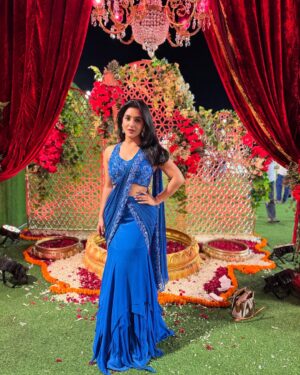 Hemall Soni Instagram - Ghar ki lakshmi, but also the showstopper❤️🔥
.
.
.
.
Wearing - @yaasaofficial
📸 @zokandetanmay @amysyncpix @click_vlick_photography
.
.
.
.
.
.
#traditional #showstopper #show #fashion #blue #colour #influencer #styleinspo #designer #saree #sareelove #modern #banibani #kareenakapoor #desi #indian #pose #queen