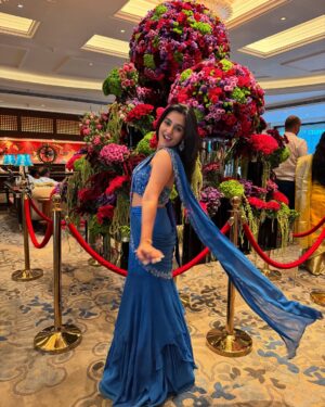 Hemall Soni Instagram - Ghar ki lakshmi, but also the showstopper❤️🔥
.
.
.
.
Wearing - @yaasaofficial
📸 @zokandetanmay @amysyncpix @click_vlick_photography
.
.
.
.
.
.
#traditional #showstopper #show #fashion #blue #colour #influencer #styleinspo #designer #saree #sareelove #modern #banibani #kareenakapoor #desi #indian #pose #queen