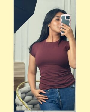 Hemall Soni Instagram - She/EO 👸🏻
.
.
.
.
.
.
.
#girl #queen #behaviour #instagram #photooftheday