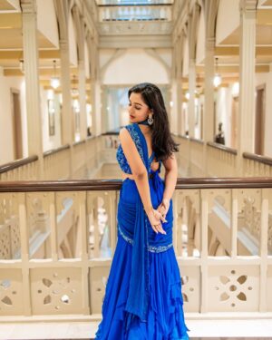 Hemall Soni Instagram - Ghar ki lakshmi, but also the showstopper❤️🔥
.
.
.
.
Wearing - @yaasaofficial
📸 @zokandetanmay @amysyncpix @click_vlick_photography
.
.
.
.
.
.
#traditional #showstopper #show #fashion #blue #colour #influencer #styleinspo #designer #saree #sareelove #modern #banibani #kareenakapoor #desi #indian #pose #queen