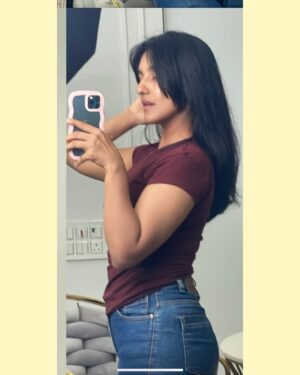 Hemall Soni Instagram - She/EO 👸🏻
.
.
.
.
.
.
.
#girl #queen #behaviour #instagram #photooftheday