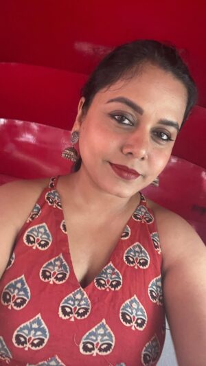 Hemangi Kavi Instagram - हजबँड हैं हमारा! 😌 #आमचामाणूस ❤️
Husband ke underacting ka 50 rs kaat lo! 🤣
#husbandwife #couple #trending #reel #sound #yuvraj #hemangikavi