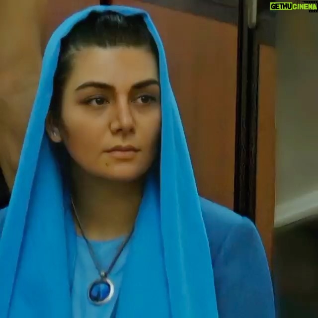 Hengame Ghaziani - 36K Likes - فقط با روز و شب نگاه کردن به یک بن بست میتوان از آن خارج‌ شد ، باید طوری نگاهش کرد که انگار بزرگترین روزنه ممکن است .

کتاب /اسیرگهواره/کریستین بوبن 
مترجم :مهوش قویمی
🎼🌟 Singer : RY X
Song : Sweat

#سینما #تاتر #ادبیات #ادبیات_معاصر #ادبیات_جهان #موسیقی #ترانه #شعر #کودکی #فیلم_کوتاه #زلالی #رهایی #خود_بودن_جسارت_ميخواهد_خودت_باش

تایم :۱:۳۴ /یک دقیقه و سی و چهار ثانیه

@poopakmozaffari 🎬
سال هزاروسیصدو هشتادو‌پنج 🎬🎼