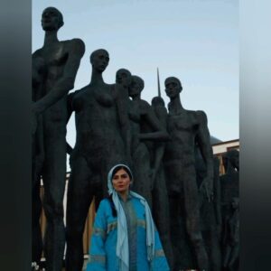 Hengame Ghaziani Instagram - تقدیم گوش ها و قلبهای شنوا و بینا
نام کتاب : روح پراگ
نویسنده : ایوان کلیما
ترجمه : فروغ پوریاوری
❣️عکسها و تصویر : رضا قاضیانی
#ادبیات #فلسفه #فلسفه_هنر #موسیقی #آوا #تاریخ_جهان #ایوان_کلیما #کتاب #کتابخوانی #امید #خرد #آگاهی #بیداری #عشق #اقصه_گویی #قصه #شب#آرامش #زیبایی_شناسی #هم_قبیله_ام #عکاسی #عکس#سینما #تاتر #آواز #معرفت_کردگار
@rezaghazianiphotography 💎🎬⭐️📸
Muzic:🎛🎼 Anne Moffo - Rachmanioff / Vocalise Op.34 No.14