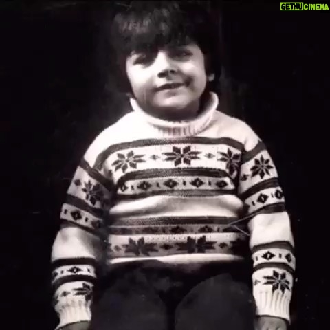 Hengame Ghaziani - 17.2K Likes - تولدت مبارک عشق خواهر 

 
روی دیوار سفید خونمون من با رنگ آبی 
نوشتم :خوش اومدی به سرنوشتم رضا جان @rezaghazianiphotography 💕🔆🌈🎂🍭🎈🎈🎈🎈🎈🎈💌
خواننده : سیمین قدیری