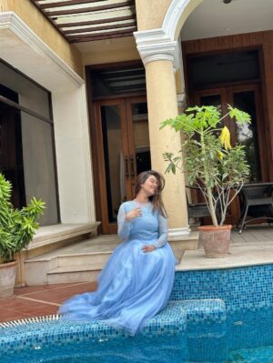 Hiba Bukhari Instagram - Say what?!!
Princess? Nah just in my character 👑

@florence.regalia