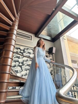 Hiba Bukhari Instagram - Say what?!!
Princess? Nah just in my character 👑

@florence.regalia