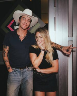 Hilary Duff Instagram - Sing to me @rolemodel