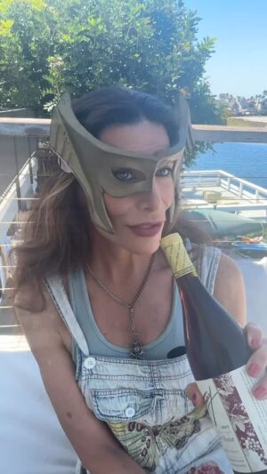 Hilary Shepard Instagram - They hate me cause they ain’t me!‼️It’s good to be Queen 👑👸🏻😈‼️#Divatox #evilqueen #spacepirate #powerrangers #rehag #therealevilhousewivesofangelgrove