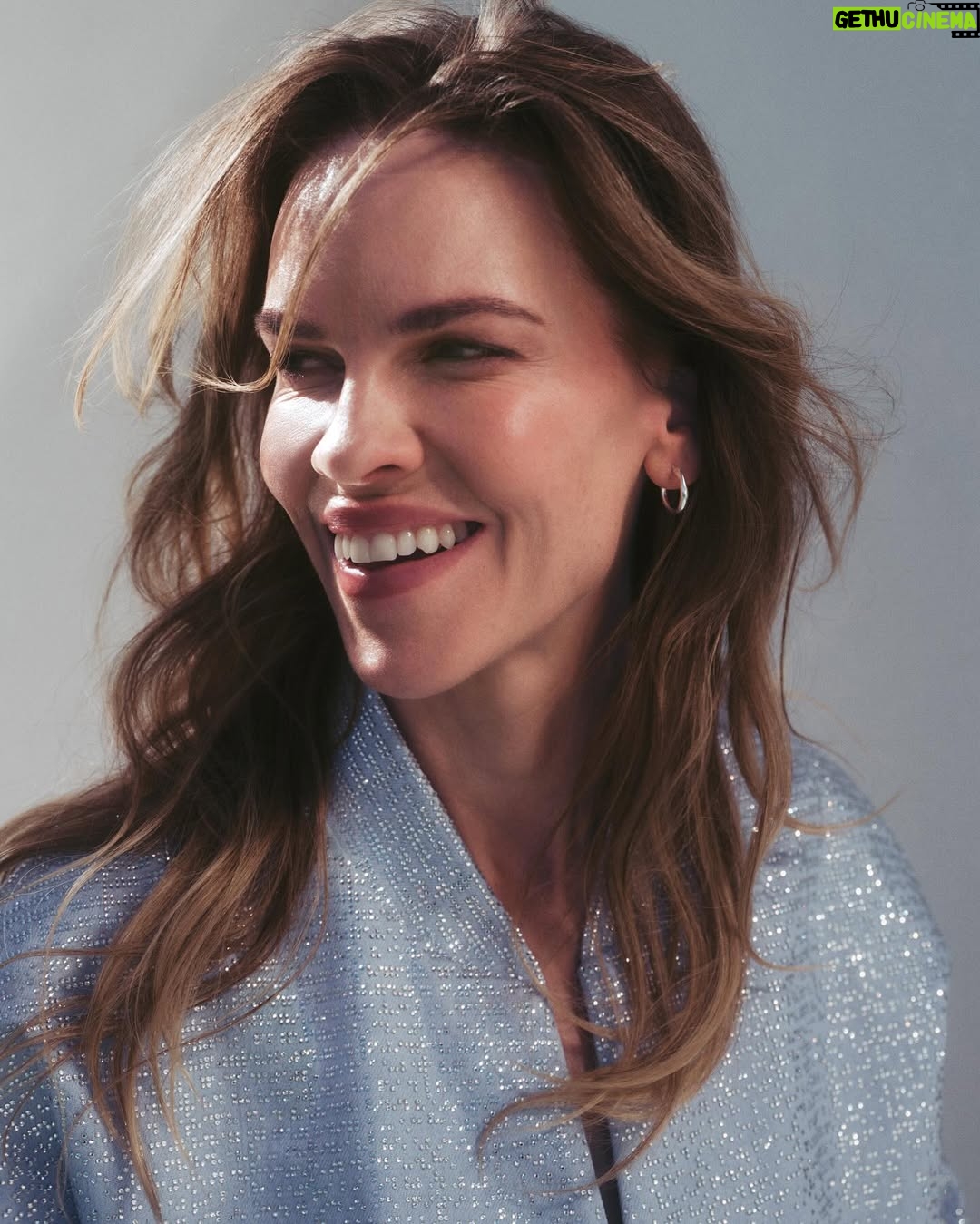 Hilary Swank - 59.4K Likes - One of the first things I got asked when I ventured back into the world after having my babies was..

“How did you get your body back?”

It broke my heart that after the incredible marathon that comes with carrying and creating life, people’s main concern for women is that they must now embark on another marathon that is “getting your body back.”

My priority pre, during, and post pregnancy was never to look a certain way, but rather to feel like my strongest, most energized, most powerful self so I could support my children in the way I always dreamed. 

My health journey continues to be just that.

For me, it’s not about bouncing back to our pre-baby bodies but rather bouncing forward into our new bodies and selves.

And yes, our bodies change and yes, it’s absolutely incredible. 💪🏼✨

Full story is linked in my bio.❤️

Magazine: @womenshealthmag  Editorial Director: @richdorment Executive Editor: @alcuffey Writer: @samanthajoleal
Photographer: @jonnymarlow Stylist: @kgsaladino
Hair: @kevinryanhair Makeup: @fabiolamakeup Nails: @tombachik
Design Director: @betsyhalsey Executive Visual Director: @fvleroux
Senior Entertainment Director: @maxwelllosgar
Production: @crawfordandcoproductions