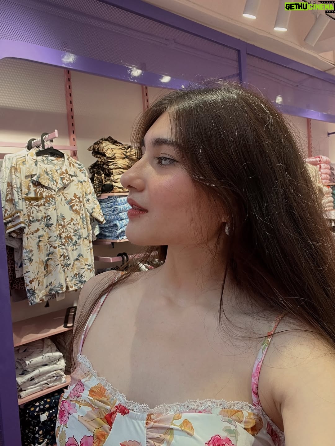 Himani Rawat - 38.2K Likes - Phone said: storage full. Me: time for a dump🥰