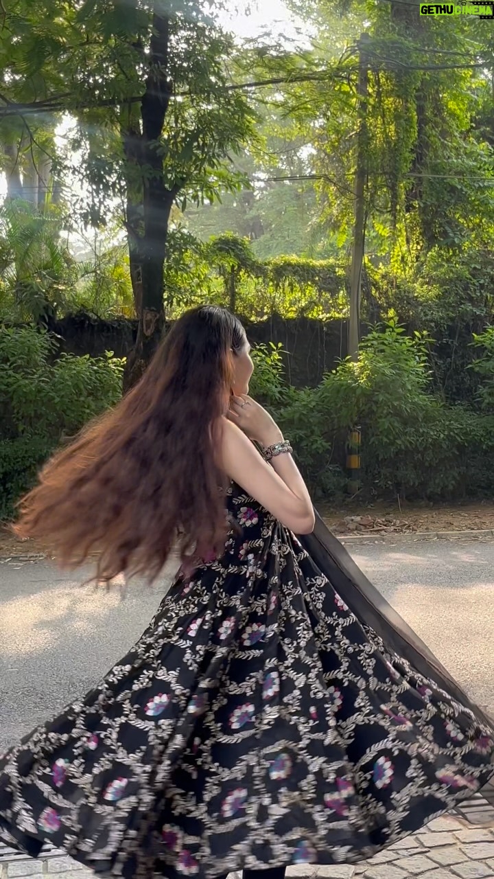 Himani Rawat - 7.6K Likes - Black suit but make it @idaho_o ✨
.
.
.
.
#hiimanirawat #wmk #instagram #instagood #trendingreels #india #viral #reels #instadaily #reelsindia #saiyaara #romantic #love #lovers #black #blacksuit #indian #traditonal #idaho