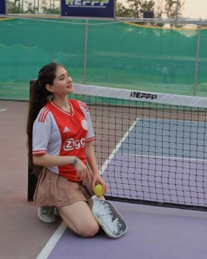 Himani Rawat Instagram - Aliens mil skte hain lekin meri photo pr ye gana lgane wala nhi☺️
Location @repppbyrackonnect 
.
.
.
.
.
.
#hiimanirawat #wmk #trending #instagram #newpost #explore #sport #pickleball #tennis #ootd #outfit #outfitideas #outfitinspiration #aesthetic