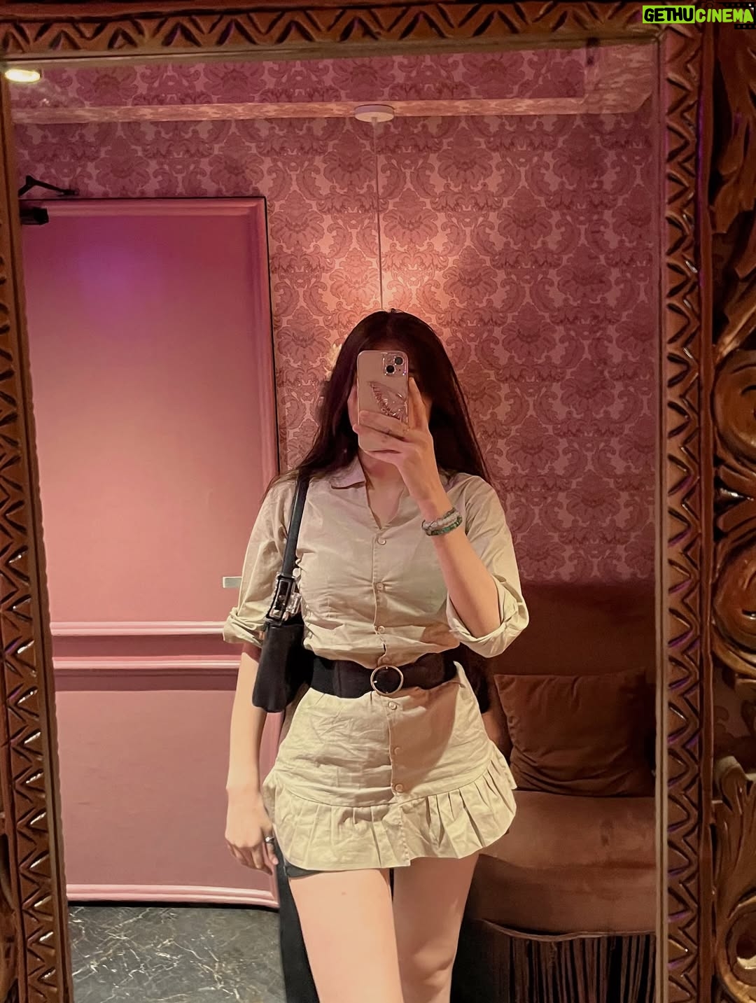 Himani Rawat - 38.2K Likes - Phone said: storage full. Me: time for a dump🥰