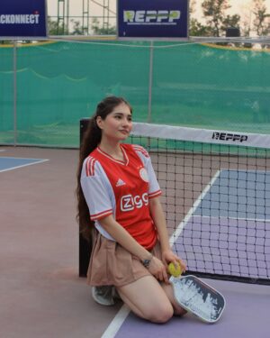 Himani Rawat Instagram - Aliens mil skte hain lekin meri photo pr ye gana lgane wala nhi☺️
Location @repppbyrackonnect 
.
.
.
.
.
.
#hiimanirawat #wmk #trending #instagram #newpost #explore #sport #pickleball #tennis #ootd #outfit #outfitideas #outfitinspiration #aesthetic
