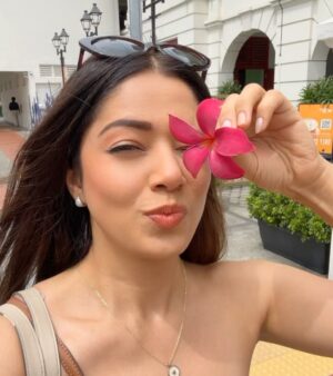 Himani Sahani Instagram - Singapore Camera Crumbs ====== > last one is my favourite.
.
.
.
.
#travelwithhimani #singapore #camera #instagram #instagood #weekend