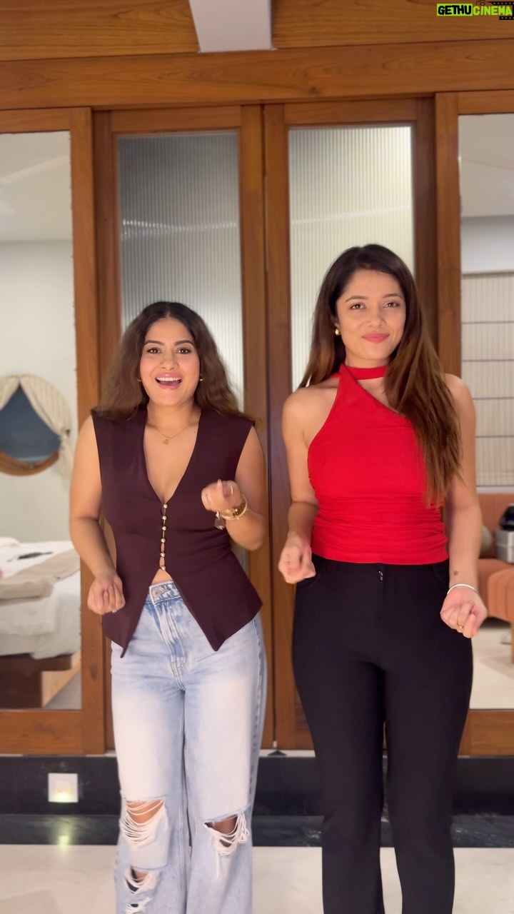 Himani Sahani - 9.2K Likes - Dancing like no one’s watching… but hoping everyone is. 😉🎥 

How did you like our dance? 

#sirra #dance #challenge
