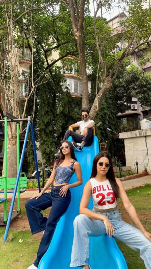 Himani Sahani Instagram - Playground ke asli heroes 🤣 🙈
@himani.sahani_ @painted.lenss @paintedhibiki
#vartamanankhokadhokhahai #funnyreels #viralreels #trendingreels #reelskarofeelkaro #reelitfeelit #justforfunreels #fridaypost #mumbaiinstagrammers