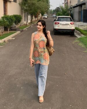 Himanshi Arora Instagram - 👀❤️...
.
.
.
.
#himanshiarora1_ #post #simple #elegant #like #viral #insta #instagram #explorepage