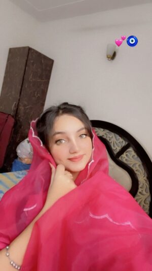 Himanshi Arora Instagram - Tere layee lucky nikluge🧿🤞🥹#himanshiarora1_