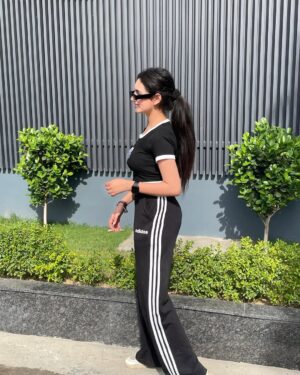 Himanshi Arora Instagram - HUNDI AE CRAVING NE, KIVE DAS MILA BILLO😉✈️...
#himanshiarora1_ #arjandhillon #menifest #instagram #trendingreels #punjabisongs #punjabistatus @arjandhillonofficial