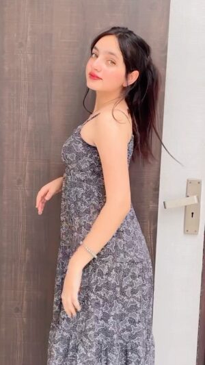 Himanshi Arora Instagram - Tere krke🤭🫣#himanshiarora1_