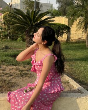 Himanshi Arora Instagram - 🌷🎀
#post #share #like #instagram #viral #explore #trending #summer #vibes #himanshiarora1_
@navaansandhu