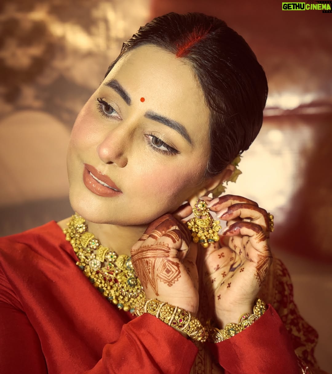 Hina Khan - 3.9 Million Likes - Blessed 🙏🏻♥️🧿
When true love finds true hearts, the bond grows beyond boundaries. Our world revolves around each other and in every celebration, every festival, every Joy our love grows deeper and deeper. We just want to live happily in each other’s embrace and enjoy every opportunity we can find in life to celebrate what we call, Companionship.
Happy Karwa Chauth Aap Sabhi Ko!

I love you @rockyj1 ♥️🧿

This gorgeous Chunni is been gifted by my sister in law @neelamsingh.ritz ♥️
Jewellery - @mayasanghavijewels via @amigos.rizwan
Footwear @stoffastyle 
Hair- @chettiarqueensly 
Mehendi artist @veenanagda 

📸 - @visualaffairs_va