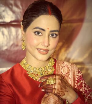 Hina Khan Instagram - Blessed 🙏🏻♥️🧿
When true love finds true hearts, the bond grows beyond boundaries. Our world revolves around each other and in every celebration, every festival, every Joy our love grows deeper and deeper. We just want to live happily in each other’s embrace and enjoy every opportunity we can find in life to celebrate what we call, Companionship.
Happy Karwa Chauth Aap Sabhi Ko!
I love you @rockyj1 ♥️🧿
This gorgeous Chunni is been gifted by my sister in law @neelamsingh.ritz ♥️
Jewellery - @mayasanghavijewels via @amigos.rizwan
Footwear @stoffastyle
Hair- @chettiarqueensly
Mehendi artist @veenanagda
📸 - @visualaffairs_va