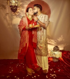 Hina Khan Instagram - Blessed 🙏🏻♥️🧿
When true love finds true hearts, the bond grows beyond boundaries. Our world revolves around each other and in every celebration, every festival, every Joy our love grows deeper and deeper. We just want to live happily in each other’s embrace and enjoy every opportunity we can find in life to celebrate what we call, Companionship.
Happy Karwa Chauth Aap Sabhi Ko!
I love you @rockyj1 ♥️🧿
This gorgeous Chunni is been gifted by my sister in law @neelamsingh.ritz ♥️
Jewellery - @mayasanghavijewels via @amigos.rizwan
Footwear @stoffastyle
Hair- @chettiarqueensly
Mehendi artist @veenanagda
📸 - @visualaffairs_va